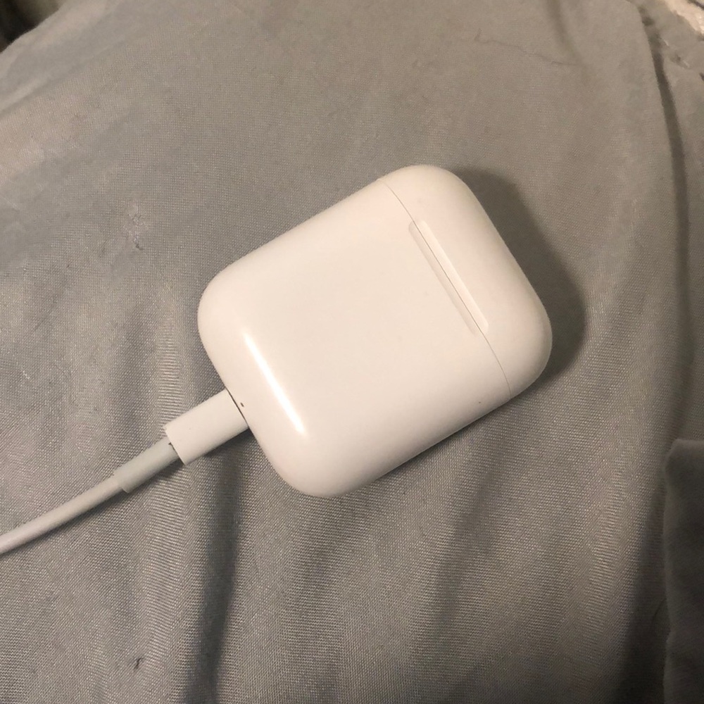 Gen 1 AirPods: LEFT AirPod and Case